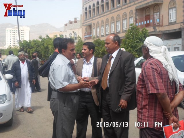 جرحى الثورة والنائب حاشد يبداؤن اعتصامهم أمام المحكمة الإدارية ويهددون بالإضراب عن الطعام من السبت 14