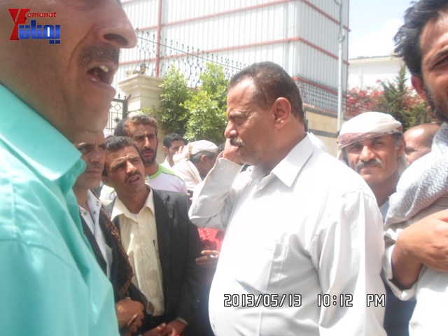 جرحى الثورة والنائب حاشد يبداؤن اعتصامهم أمام المحكمة الإدارية ويهددون بالإضراب عن الطعام من السبت 27