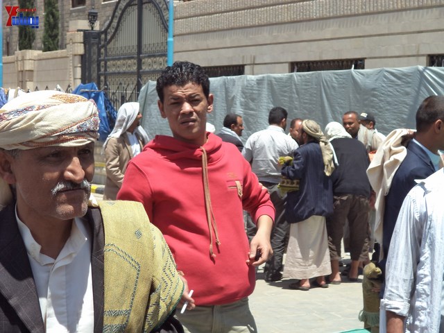 جرحى الثورة يؤدون صلاة جمعتهم الثالثة عشر في ساحة الاعتصام أمام مجلس الوزراء 28