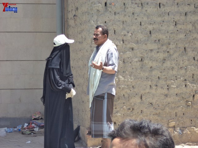 جرحى الثورة يؤدون صلاة جمعتهم الثالثة عشر في ساحة الاعتصام أمام مجلس الوزراء 39