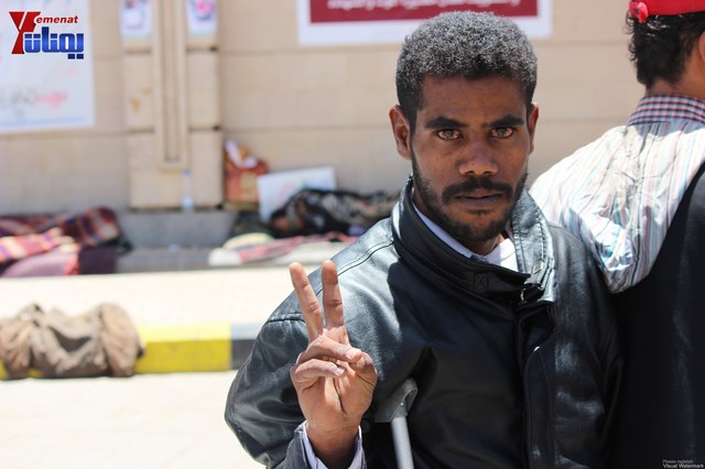 جرحى الثورة يؤدون صلاة جمعتهم العاشرة في ساحة الاعتصام أمام مجلس الوزراء 78