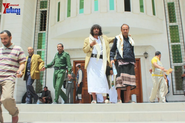 جلسة محاكمة رئيس تحرير صحيفة الأولى ومحمد العبسي في محكمة الصحافة والمطبوعات بصنعاء 38