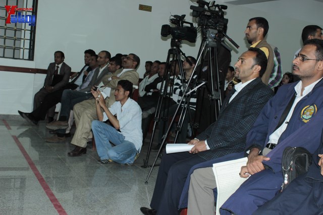 جلسة محاكمة رئيس تحرير صحيفة الأولى ومحمد العبسي في محكمة الصحافة والمطبوعات بصنعاء 39