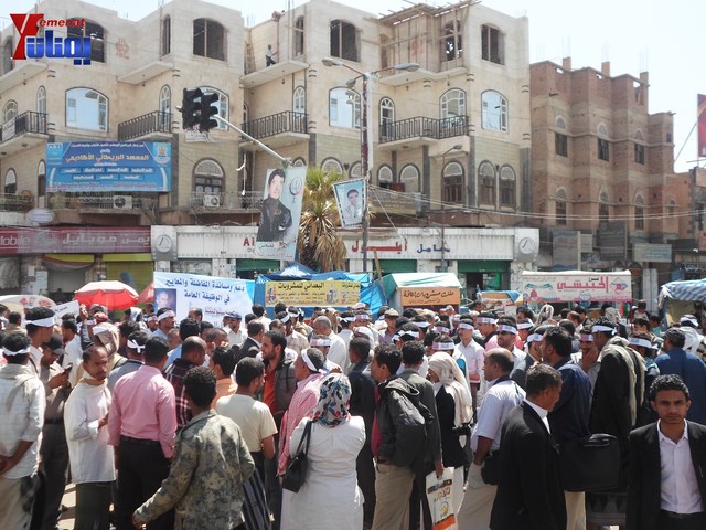 صنعاء.. مسيرة حاشدة دعما لمحافظ تعز شوقي هائل 14