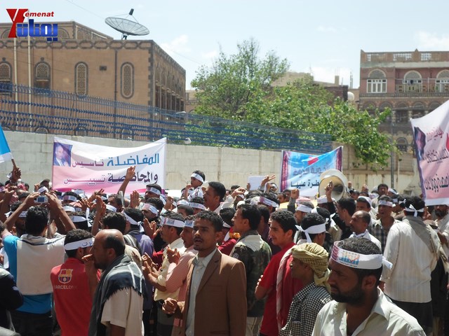 صنعاء.. مسيرة حاشدة دعما لمحافظ تعز شوقي هائل 24