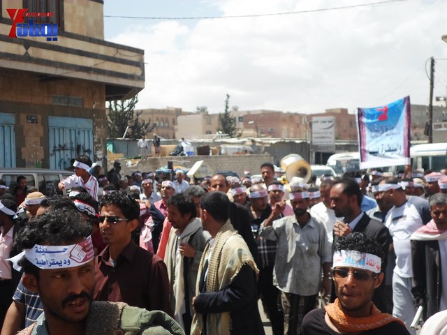 صنعاء.. مسيرة حاشدة دعما لمحافظ تعز شوقي هائل 60