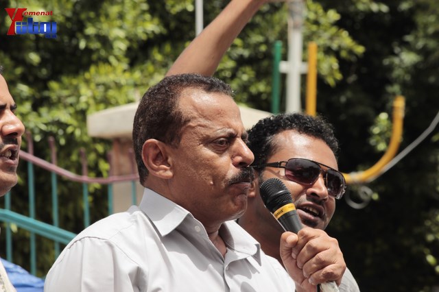 عمال وموظفي المؤسسة المحلية للمسالخ واللحوم يبداؤن بتنفيذ اعتصام مفتوح في ساحة أمانة العاصمة 48