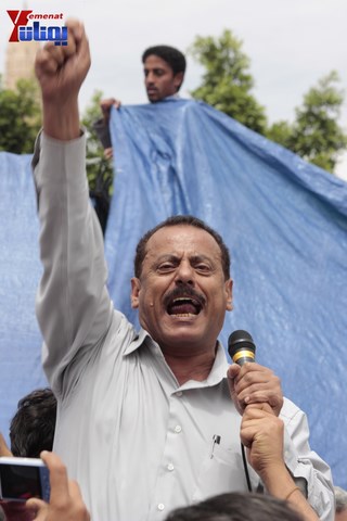 عمال وموظفي المؤسسة المحلية للمسالخ واللحوم يبداؤن بتنفيذ اعتصام مفتوح في ساحة أمانة العاصمة 79