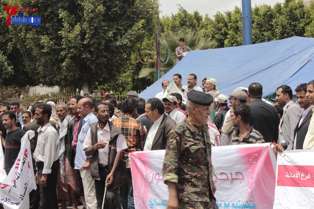 عمال وموظفي المؤسسة المحلية للمسالخ واللحوم يبداؤن بتنفيذ اعتصام مفتوح في ساحة أمانة العاصمة 8