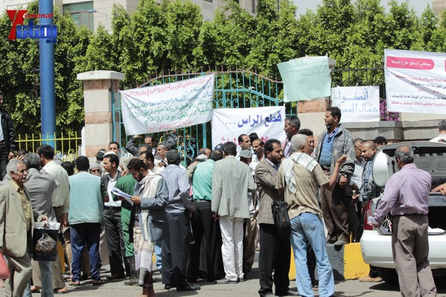 عمال وموظفي المسالخ يهددون باعتصام مفتوح أمام مبنى أمانة العاصمة إذا لم تنفذ مطالبهم إلى الغد 1