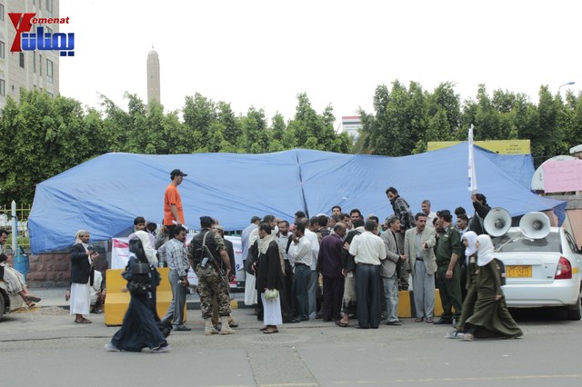 عمال وموظفي المسالخ يهددون باعتصام مفتوح أمام مبنى أمانة العاصمة إذا لم تنفذ مطالبهم إلى الغد 101