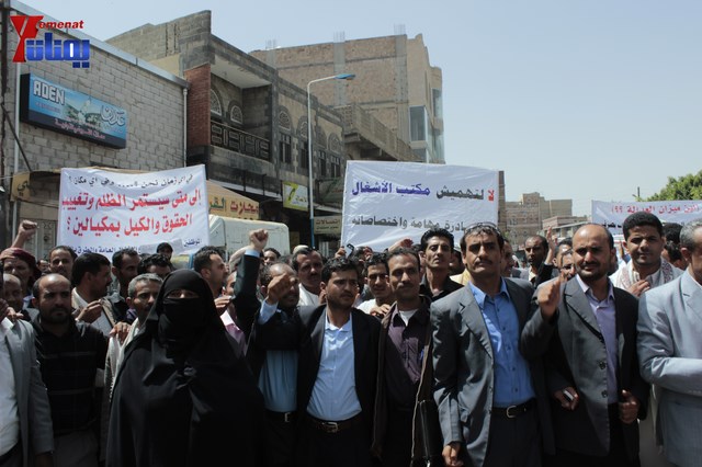 عمال وموظفي المسالخ يهددون باعتصام مفتوح أمام مبنى أمانة العاصمة إذا لم تنفذ مطالبهم إلى الغد 104