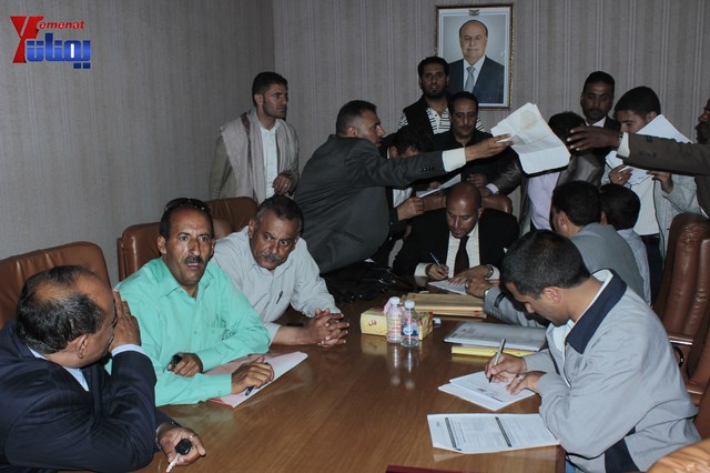 عمال وموظفي المسالخ يهددون باعتصام مفتوح أمام مبنى أمانة العاصمة إذا لم تنفذ مطالبهم إلى الغد 106