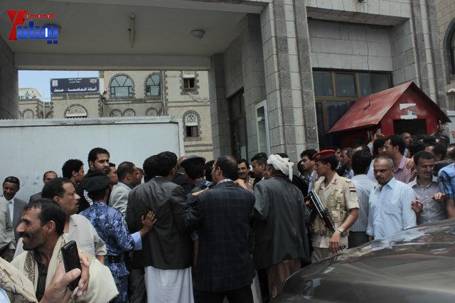 عمال وموظفي المسالخ يهددون باعتصام مفتوح أمام مبنى أمانة العاصمة إذا لم تنفذ مطالبهم إلى الغد 110