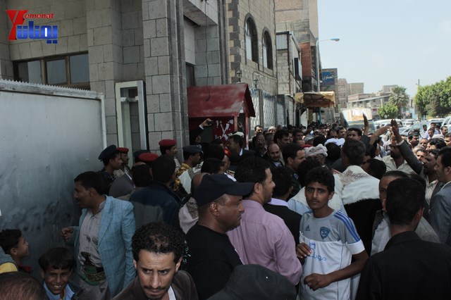 عمال وموظفي المسالخ يهددون باعتصام مفتوح أمام مبنى أمانة العاصمة إذا لم تنفذ مطالبهم إلى الغد 113