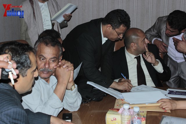 عمال وموظفي المسالخ يهددون باعتصام مفتوح أمام مبنى أمانة العاصمة إذا لم تنفذ مطالبهم إلى الغد 119