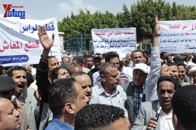 عمال وموظفي المسالخ يهددون باعتصام مفتوح أمام مبنى أمانة العاصمة إذا لم تنفذ مطالبهم إلى الغد 12