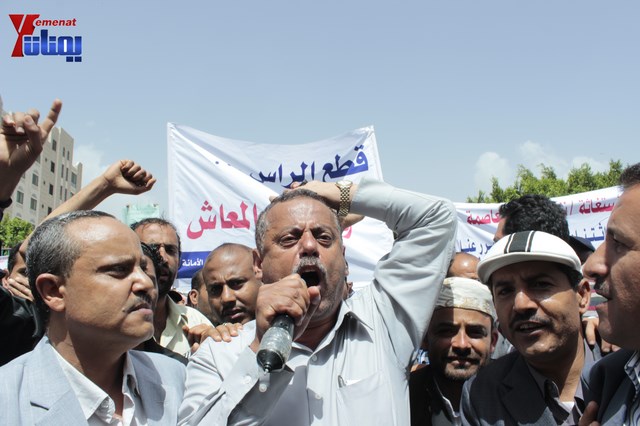 عمال وموظفي المسالخ يهددون باعتصام مفتوح أمام مبنى أمانة العاصمة إذا لم تنفذ مطالبهم إلى الغد 131