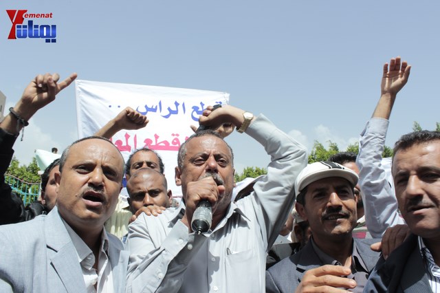 عمال وموظفي المسالخ يهددون باعتصام مفتوح أمام مبنى أمانة العاصمة إذا لم تنفذ مطالبهم إلى الغد 134