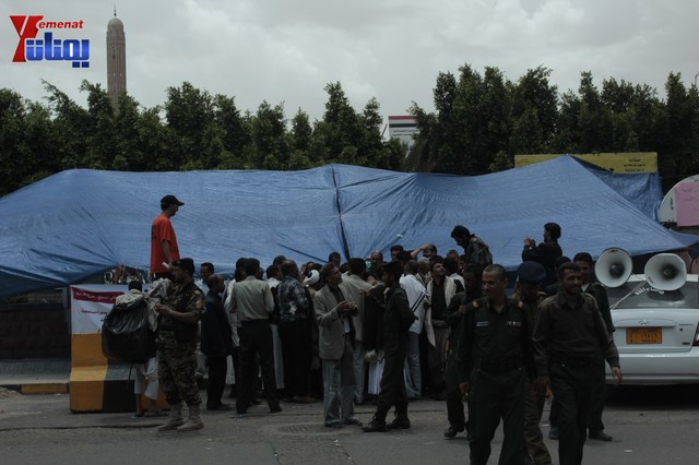 عمال وموظفي المسالخ يهددون باعتصام مفتوح أمام مبنى أمانة العاصمة إذا لم تنفذ مطالبهم إلى الغد 138