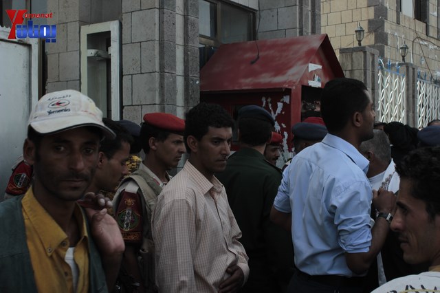 عمال وموظفي المسالخ يهددون باعتصام مفتوح أمام مبنى أمانة العاصمة إذا لم تنفذ مطالبهم إلى الغد 139