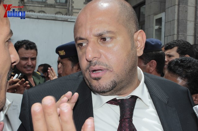 عمال وموظفي المسالخ يهددون باعتصام مفتوح أمام مبنى أمانة العاصمة إذا لم تنفذ مطالبهم إلى الغد 142