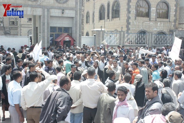 عمال وموظفي المسالخ يهددون باعتصام مفتوح أمام مبنى أمانة العاصمة إذا لم تنفذ مطالبهم إلى الغد 15