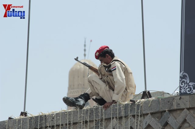 عمال وموظفي المسالخ يهددون باعتصام مفتوح أمام مبنى أمانة العاصمة إذا لم تنفذ مطالبهم إلى الغد 170