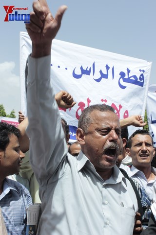 عمال وموظفي المسالخ يهددون باعتصام مفتوح أمام مبنى أمانة العاصمة إذا لم تنفذ مطالبهم إلى الغد 172