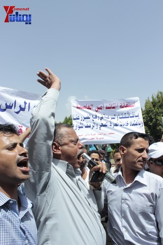 عمال وموظفي المسالخ يهددون باعتصام مفتوح أمام مبنى أمانة العاصمة إذا لم تنفذ مطالبهم إلى الغد 176