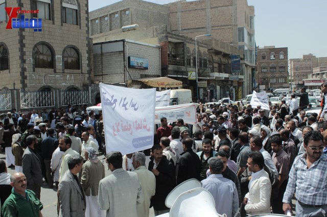 عمال وموظفي المسالخ يهددون باعتصام مفتوح أمام مبنى أمانة العاصمة إذا لم تنفذ مطالبهم إلى الغد 19