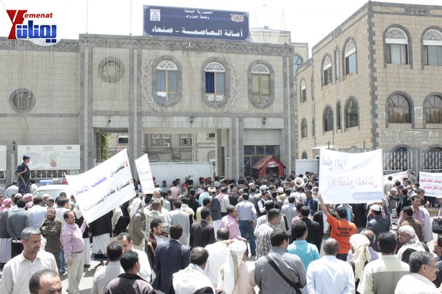 عمال وموظفي المسالخ يهددون باعتصام مفتوح أمام مبنى أمانة العاصمة إذا لم تنفذ مطالبهم إلى الغد 20