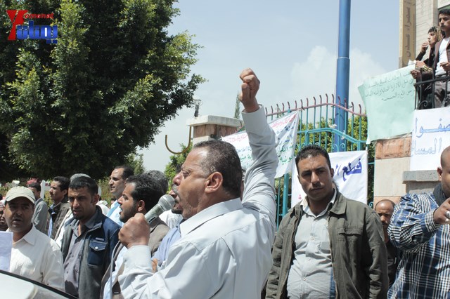 عمال وموظفي المسالخ يهددون باعتصام مفتوح أمام مبنى أمانة العاصمة إذا لم تنفذ مطالبهم إلى الغد 21