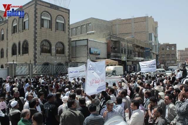 عمال وموظفي المسالخ يهددون باعتصام مفتوح أمام مبنى أمانة العاصمة إذا لم تنفذ مطالبهم إلى الغد 24