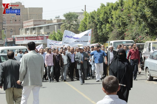 عمال وموظفي المسالخ يهددون باعتصام مفتوح أمام مبنى أمانة العاصمة إذا لم تنفذ مطالبهم إلى الغد 26