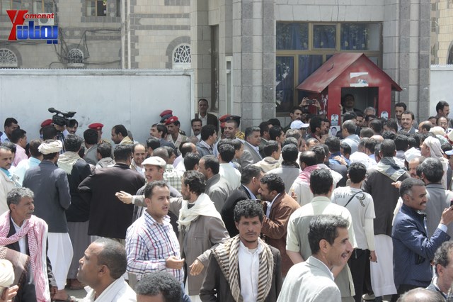 عمال وموظفي المسالخ يهددون باعتصام مفتوح أمام مبنى أمانة العاصمة إذا لم تنفذ مطالبهم إلى الغد 27