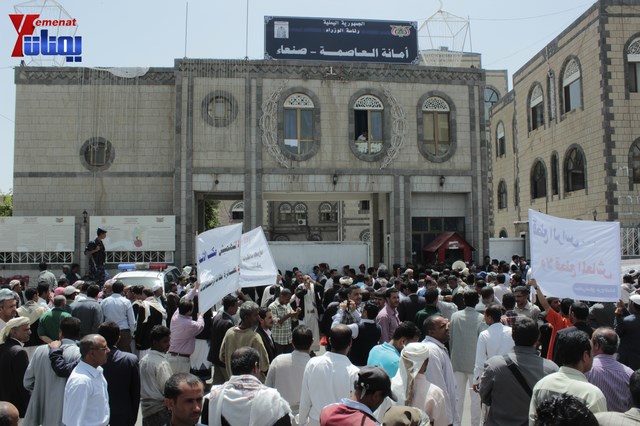 عمال وموظفي المسالخ يهددون باعتصام مفتوح أمام مبنى أمانة العاصمة إذا لم تنفذ مطالبهم إلى الغد 39