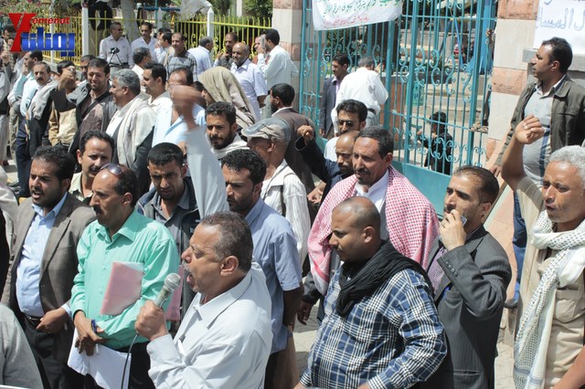 عمال وموظفي المسالخ يهددون باعتصام مفتوح أمام مبنى أمانة العاصمة إذا لم تنفذ مطالبهم إلى الغد 4