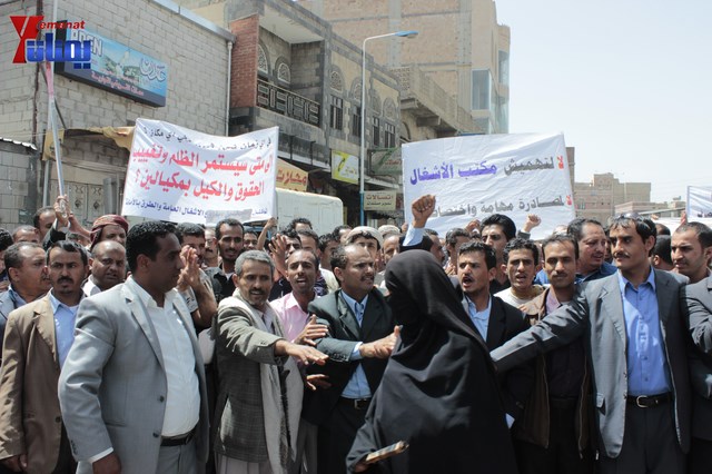 عمال وموظفي المسالخ يهددون باعتصام مفتوح أمام مبنى أمانة العاصمة إذا لم تنفذ مطالبهم إلى الغد 49