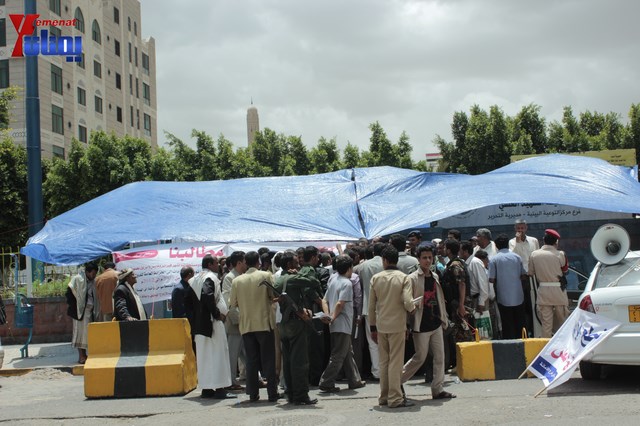 عمال وموظفي المسالخ يهددون باعتصام مفتوح أمام مبنى أمانة العاصمة إذا لم تنفذ مطالبهم إلى الغد 56