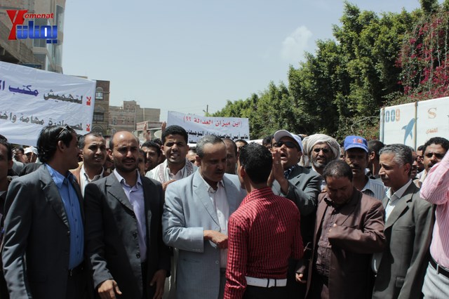 عمال وموظفي المسالخ يهددون باعتصام مفتوح أمام مبنى أمانة العاصمة إذا لم تنفذ مطالبهم إلى الغد 59