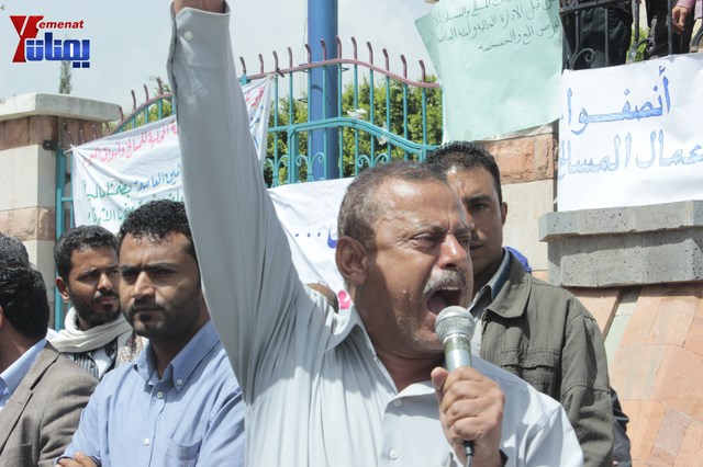 عمال وموظفي المسالخ يهددون باعتصام مفتوح أمام مبنى أمانة العاصمة إذا لم تنفذ مطالبهم إلى الغد 60