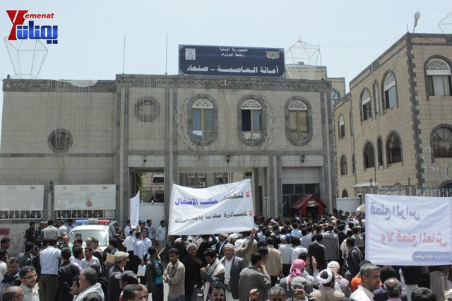 عمال وموظفي المسالخ يهددون باعتصام مفتوح أمام مبنى أمانة العاصمة إذا لم تنفذ مطالبهم إلى الغد 65