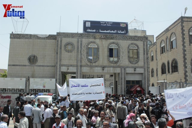 عمال وموظفي المسالخ يهددون باعتصام مفتوح أمام مبنى أمانة العاصمة إذا لم تنفذ مطالبهم إلى الغد 68