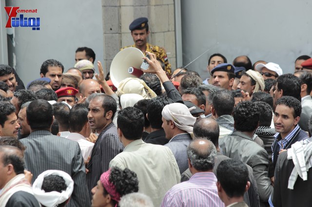 عمال وموظفي المسالخ يهددون باعتصام مفتوح أمام مبنى أمانة العاصمة إذا لم تنفذ مطالبهم إلى الغد 69