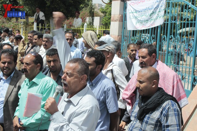 عمال وموظفي المسالخ يهددون باعتصام مفتوح أمام مبنى أمانة العاصمة إذا لم تنفذ مطالبهم إلى الغد 7