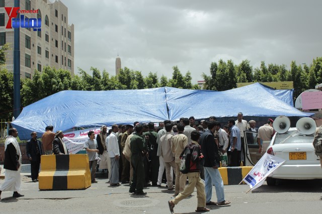 عمال وموظفي المسالخ يهددون باعتصام مفتوح أمام مبنى أمانة العاصمة إذا لم تنفذ مطالبهم إلى الغد 70