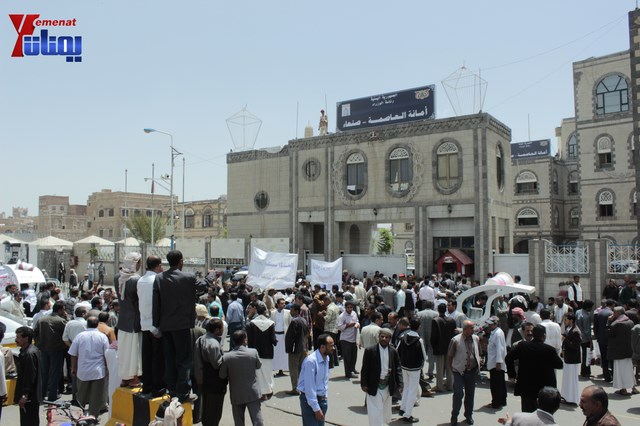 عمال وموظفي المسالخ يهددون باعتصام مفتوح أمام مبنى أمانة العاصمة إذا لم تنفذ مطالبهم إلى الغد 75