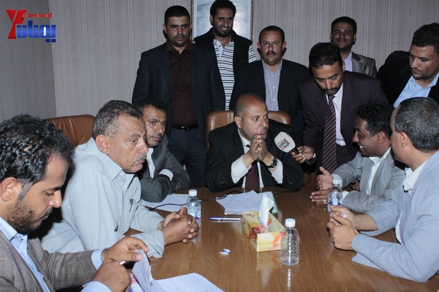 عمال وموظفي المسالخ يهددون باعتصام مفتوح أمام مبنى أمانة العاصمة إذا لم تنفذ مطالبهم إلى الغد 77