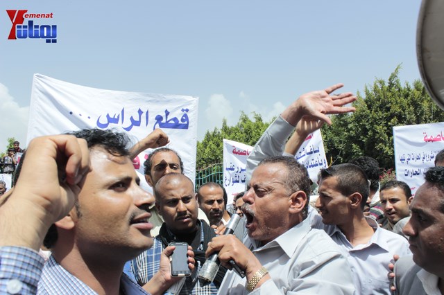 عمال وموظفي المسالخ يهددون باعتصام مفتوح أمام مبنى أمانة العاصمة إذا لم تنفذ مطالبهم إلى الغد 78